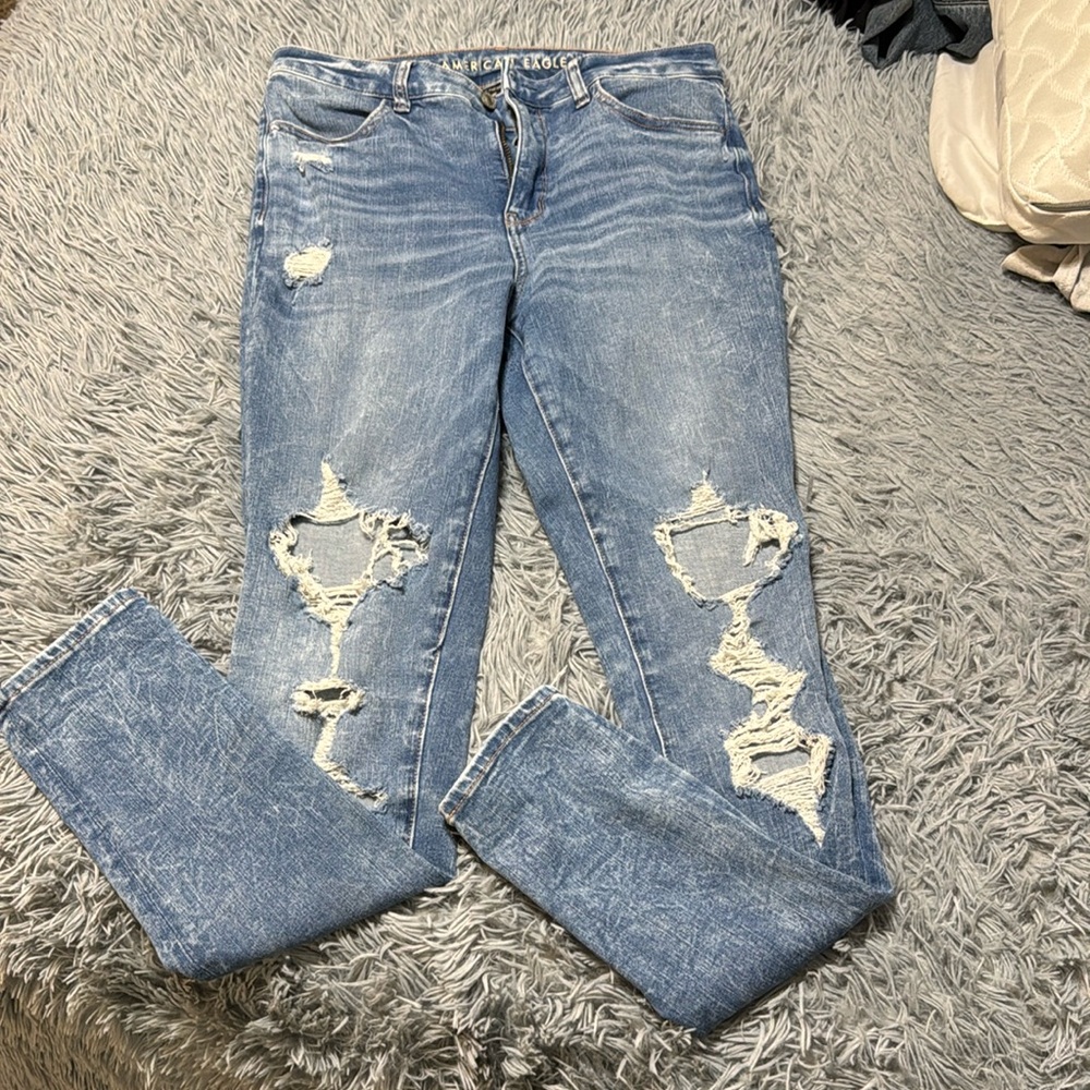 American Eagle High Rise Distressed Skinny Jean